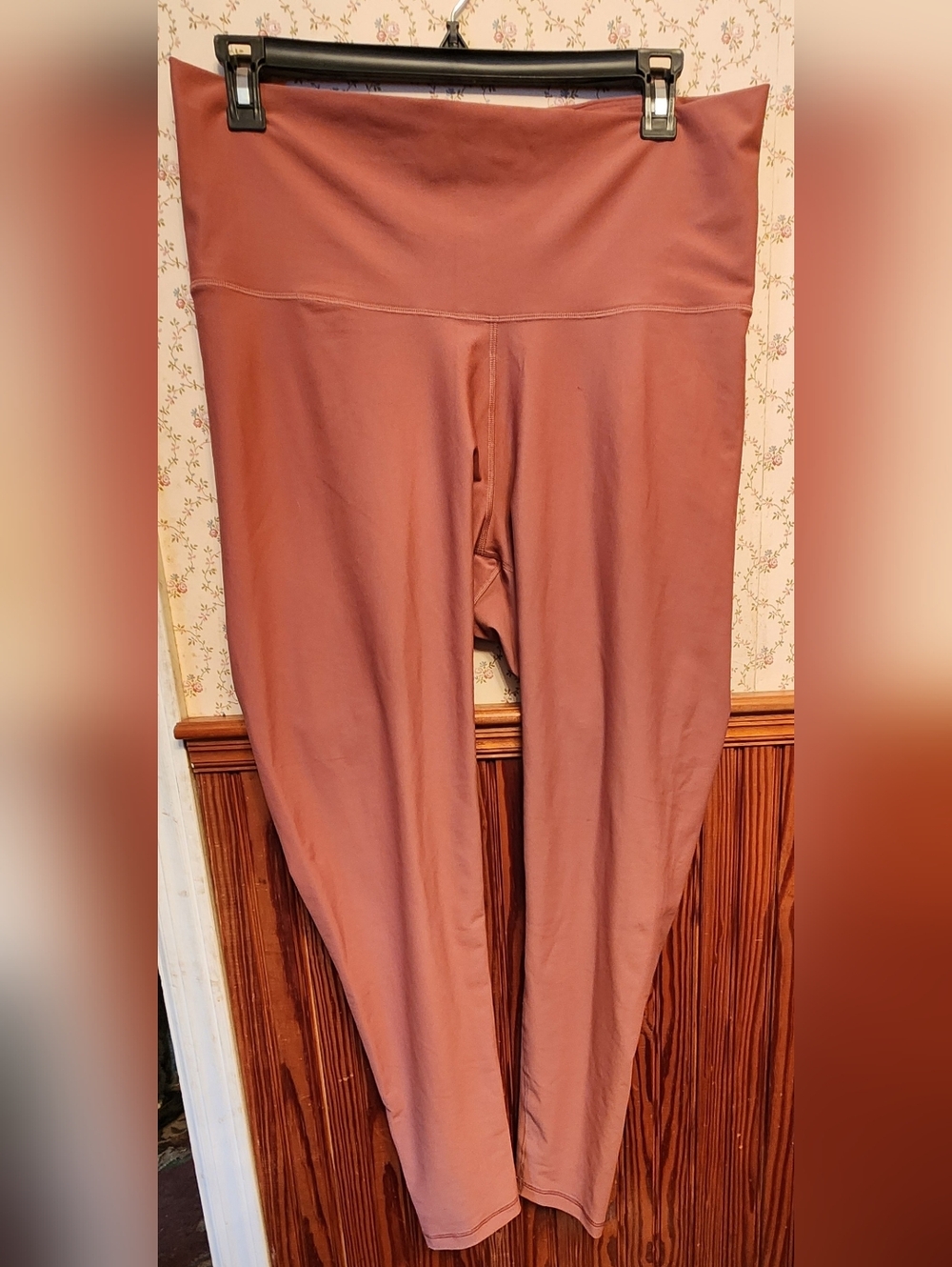 Old Navy Active Go-Dry 2XL, NWOT yoga pants in peach pink.